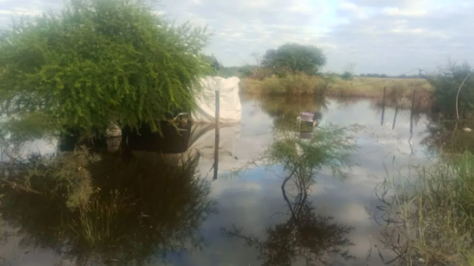 Villa Minetti sigue bajo el agua a 15 días del temporal: “No baja y no tiene salida”