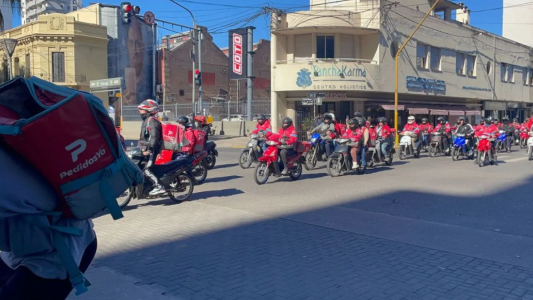 Repartidores de Santa Fe se movilizaron y exigen un piso tarifario y mejores condiciones laborales