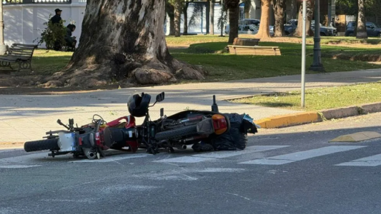 Un choque entre dos motos motos en el macrocentro dejó una joven herida