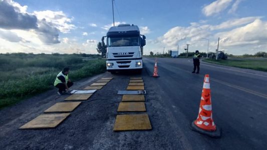 Santa Fe refuerza controles de cargas para evitar daños en las rutas provinciales