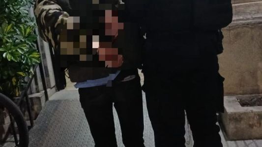 Lo detuvieron mientras intentaba escapar con 10 envoltorios de marihuana