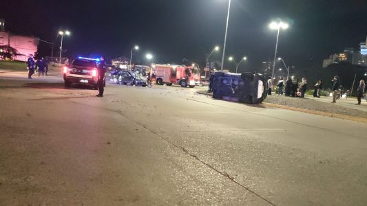 Impactante accidente con vuelco en Avenida Alem y Belgrano