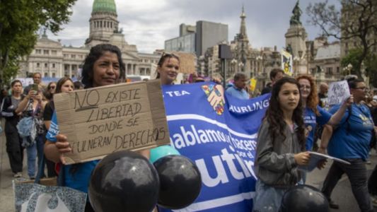 Trabajadores de la salud, sindicatos y organizaciones sociales marchan a Plaza de Mayo