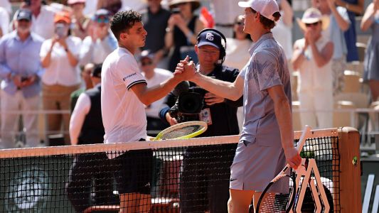 Batacazo en Roland Garros: Juan Manuel Cerúndolo eliminó a Sinner