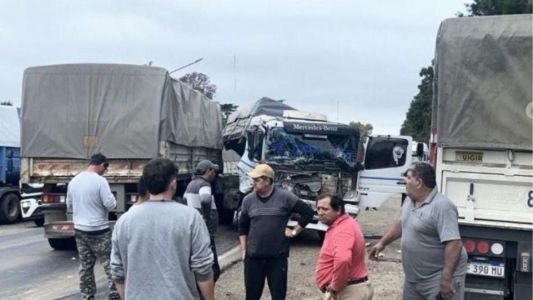 Choque frontal entre camiones en Ruta 33 a la altura de Chabás