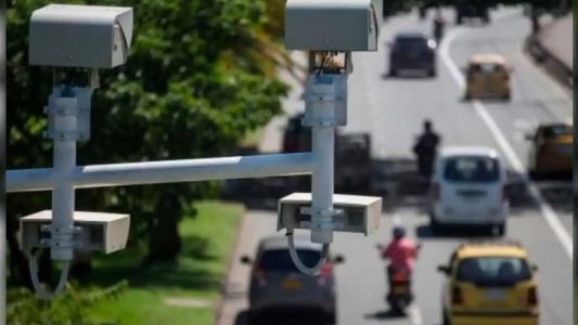 Multas en Argentina: analizan implementar radares inteligentes que controlan la velocidad promedio en rutas y autopistas