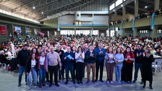 El socialismo festejó la fecha patria con una tallarinada multitudinaria
