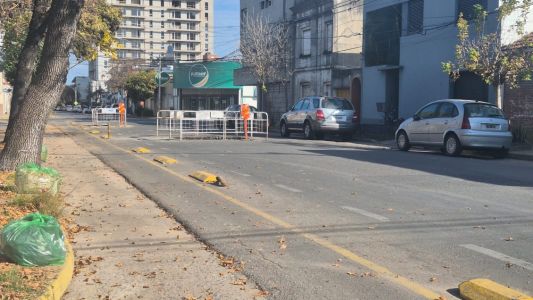Con un corralito quedó señalizado el hundimiento de calle Urquiza al 1200