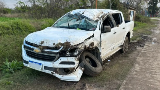Accidente en Aristóbulo del Valle: una camioneta terminó dentro de un zanjón