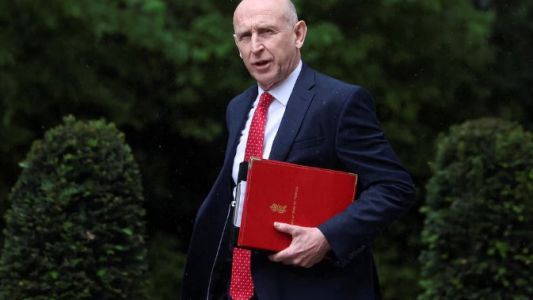 Renunció el ministro de Defensa del Reino Unido
