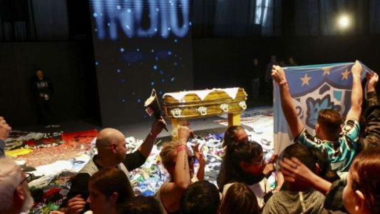 Finalizó el multitudinario velatorio del Indio Solari en Avellaneda