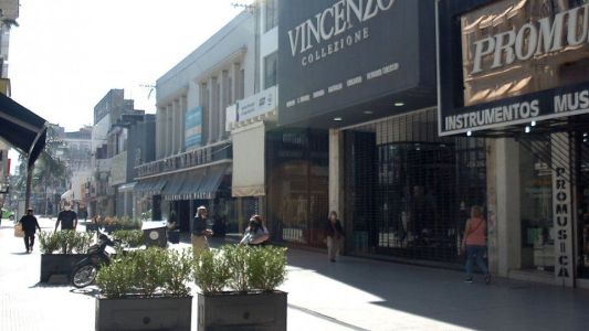 Feriado en Santa Fe: actividad comercial reducida y mayoría de locales cerrados