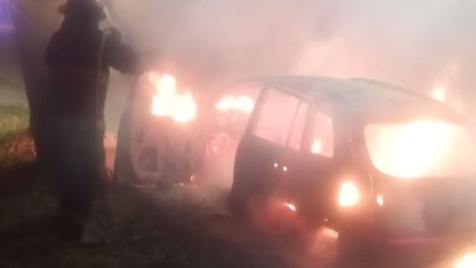 Violento incendio: una Suran se quemó por completo en el norte de la ciudad