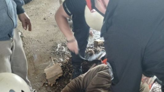 Bomberos rescataron a un obrero herido en el piso 23 de un edificio