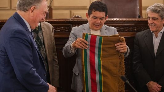 El Senado de Santa Fe distinguió al "Pulga" Rodríguez por su trayectoria y legado deportivo