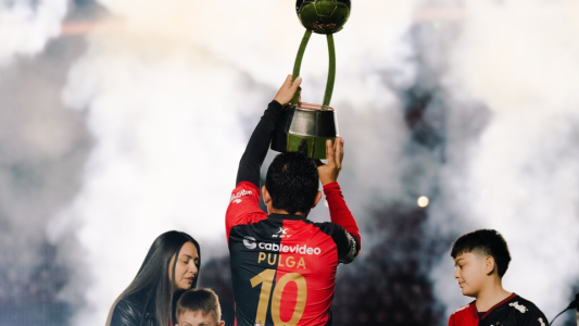 El adiós de una leyenda: la emotiva despedida del "Pulga" Rodríguez en Colón