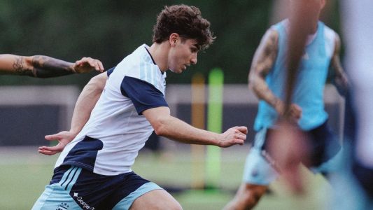 Con Julián Álvarez a la par, la Selección argentina se entrenó de cara al debut en el Mundial