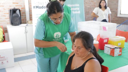 Continúa la campaña itinerante de vacunación en la Plaza Santa Rita