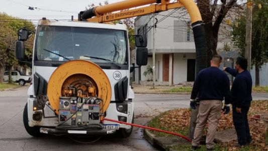 Se intensifican los trabajos de limpieza de bocas de tormentas y canales a cielo abierto de Santa Fe