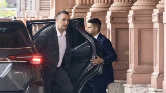 Con Milei en Davos, Adorni se muestra en control de la gestión con reuniones con ministros