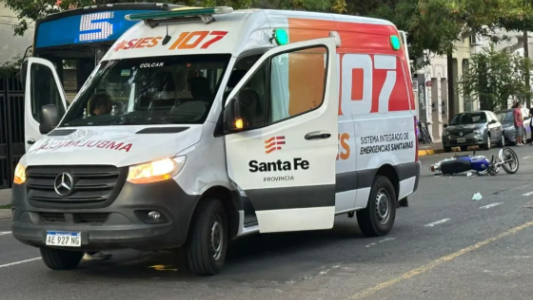 Fatal accidente en el macrocentro de la ciudad: falleció un motociclista tras chocar con un colectivo