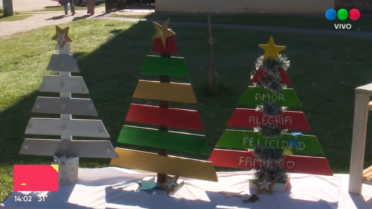 Emprendedoras de Las Flores transforman descartes en muebles y adornos navideños