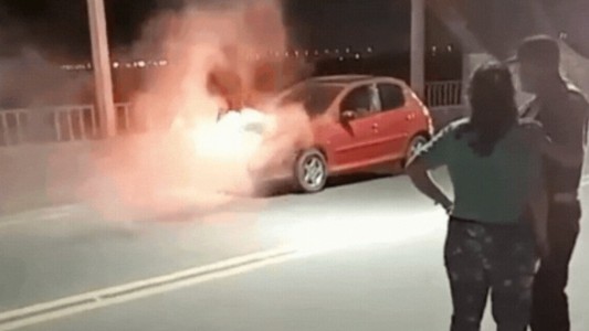 Un auto se incendió en el Puente Carretero y horas antes hubo un triple choque