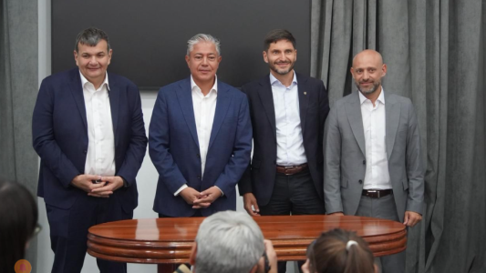 Pullaro firmó un acuerdo en Vaca Muerta para sumar empresas santafesinas a la cadena petrolera y gasífera