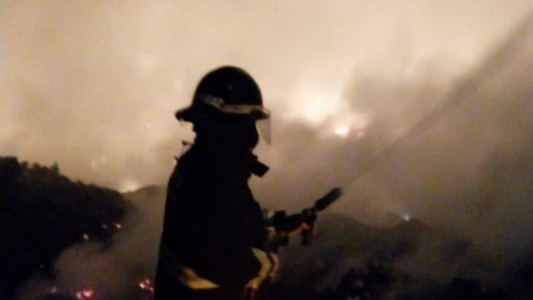 Importante incendio en basural de San José del Rincón