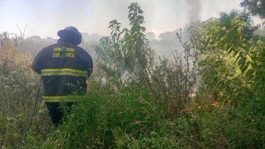La quema de espacios verdes se hizo sentir este lunes en Santa Fe y Santo Tomé