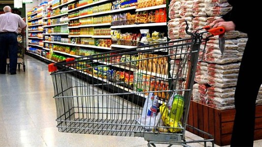 La inflación de noviembre fue del 2,5% y acelera la presión de los precios regulados