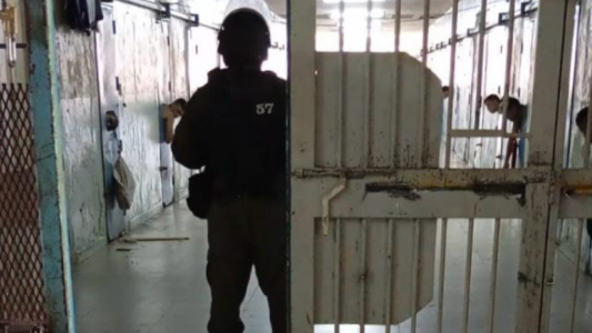 Denuncia por amenazas tras una llamada desde la Cárcel de Las Flores: secuestraron un celular