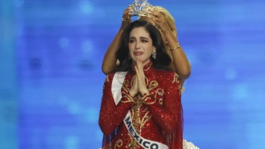 La mexicana Fátima Bosch se coronó Miss Universo 2025