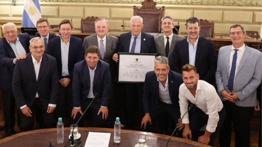 Nery Pumpido fue reconocido en el Senado y dejó un mensaje al fútbol santafesino