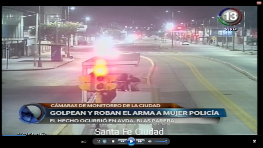 ROBAN Y GOLPEAN A UNA MUJER POLICÌA