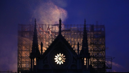 Los tesoros que pueden desaparecer por el voraz incendio en Notre Dame (1)