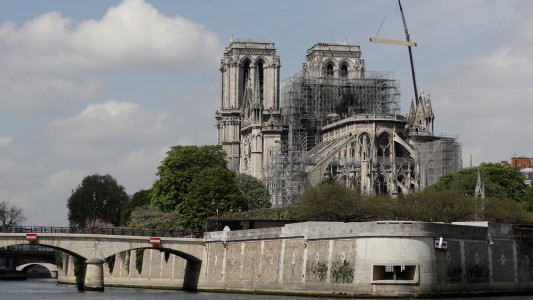 Lanzan un concurso internacional para reconstruir la aguja de Notre Dame