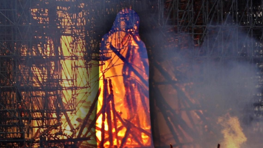 ¿La figura de Jesús apareció entre las llamas de Notre Dame?