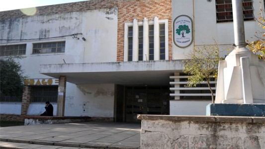 Deficiencias edilicias complican el armado de mesas para las elecciones en una escuela