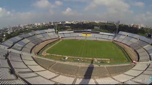 Montevideo ya palpita la marea rojinegra