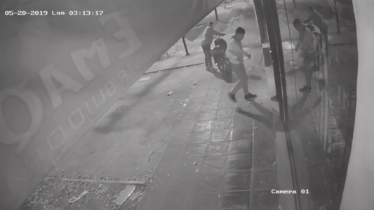 Robo filmado en un comercio de venta de productos de electricidad