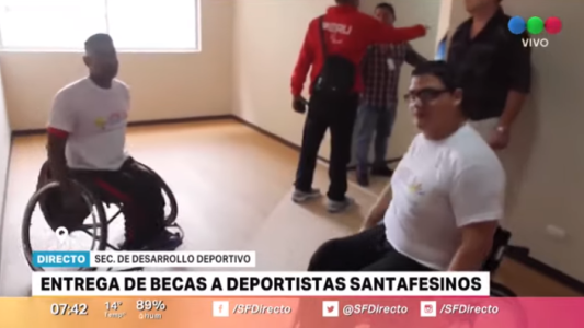 Entregan becas a deportistas santafesinos