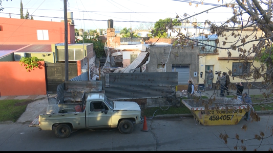 Se derrumbó una vivienda deshabitada en barrio María Selva