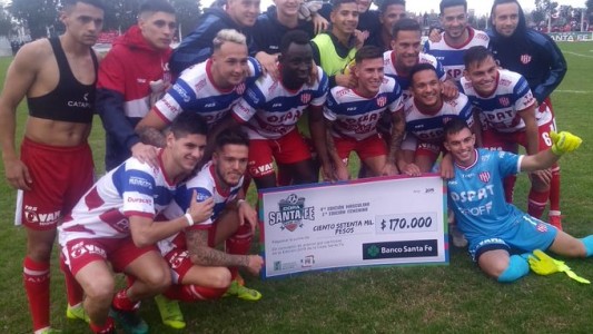 Unión ganó por penales y sigue en carrera en la Copa Santa Fe