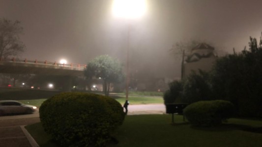 La niebla llegó a Santa Fe y se anuncia un martes ventoso y con baja temperatura