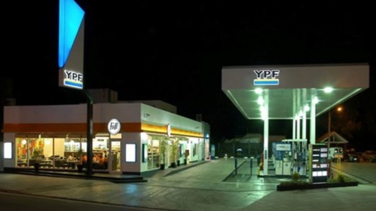 Lunes con aumento de combustibles: YPF incrementó el precio de nafta y gasoil