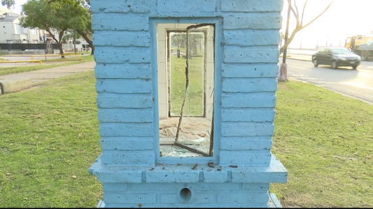 Vandalizaron y robaron en una ermita de la virgen en la costanera