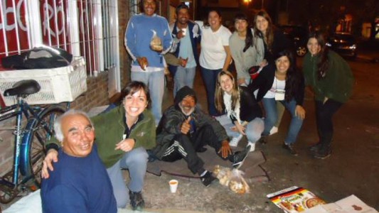 Actitud Solidaria y la costumbre de pensar en los más necesitados