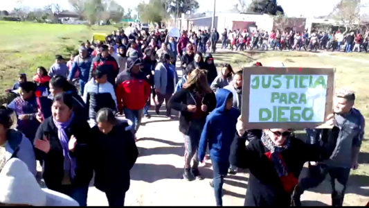 Los vecinos de Recreo reclaman justicia por el crimen de Diego Román