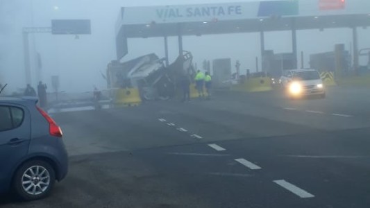 Impactante accidente en la Autopista a la salida de Rosario: 3 menores heridos